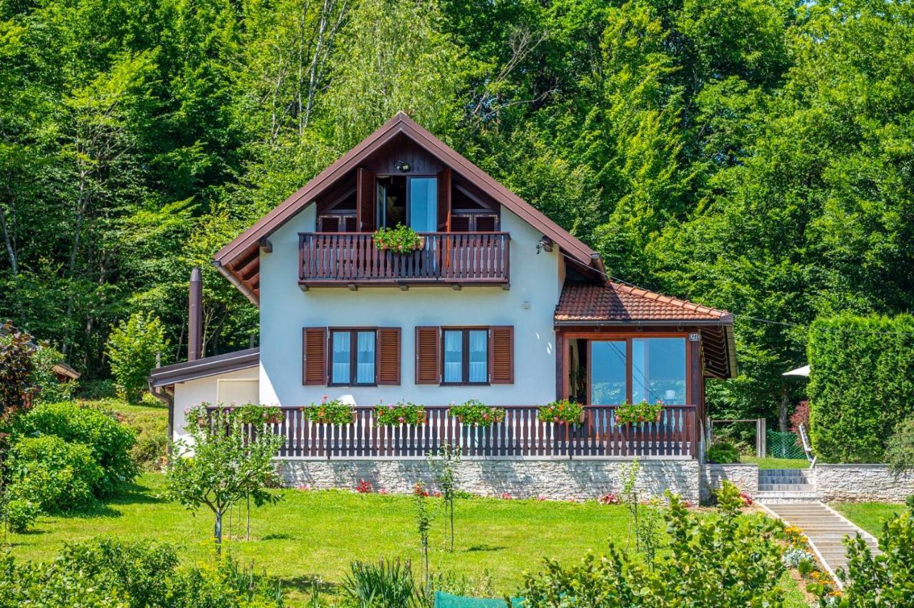 Holiday Home Mare Near River Karlovac Eksteriør billede