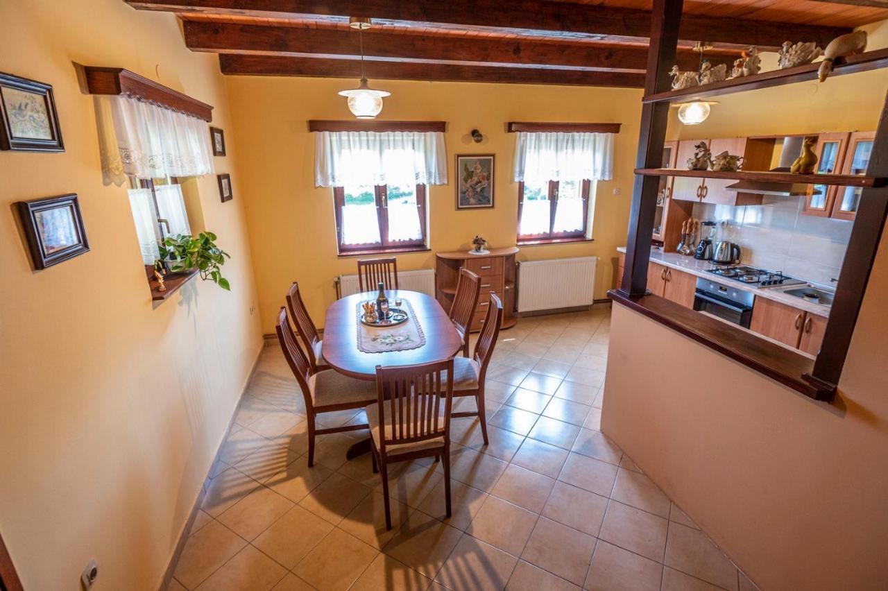 Holiday Home Mare Near River Karlovac Eksteriør billede