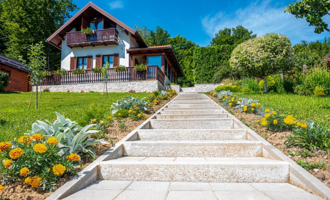 Holiday Home Mare Near River Karlovac Eksteriør billede
